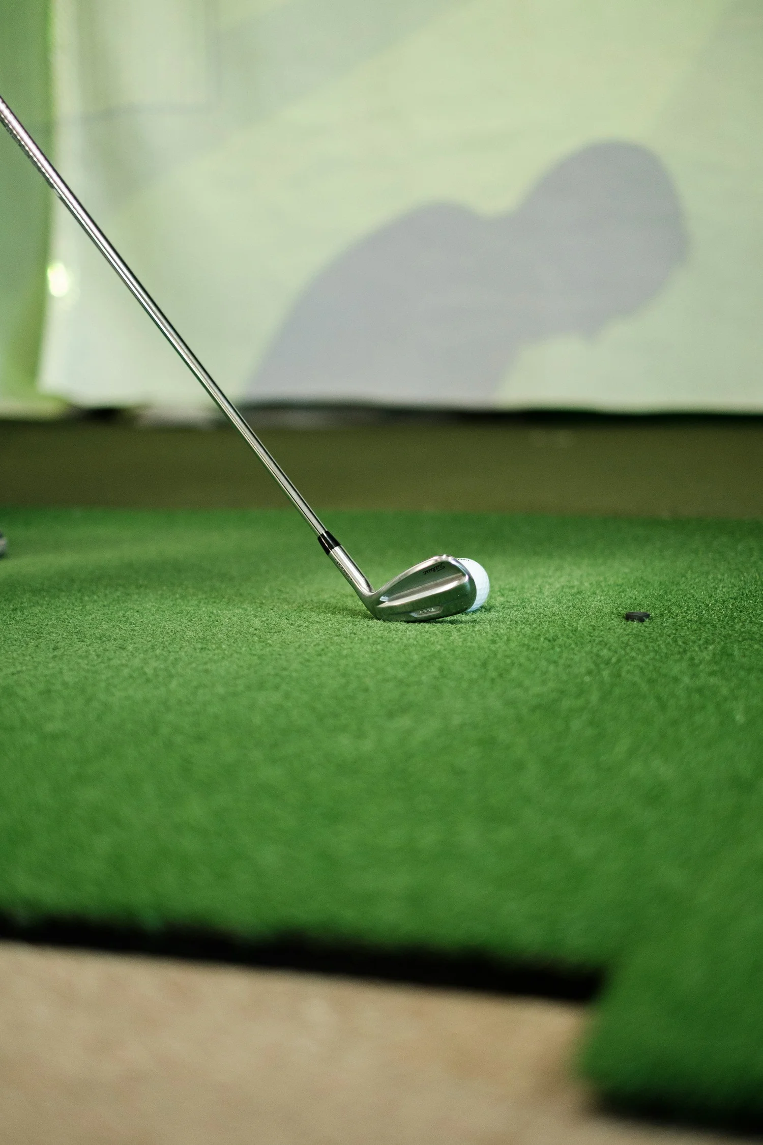 Indoor golf practice with Golf Performance 360